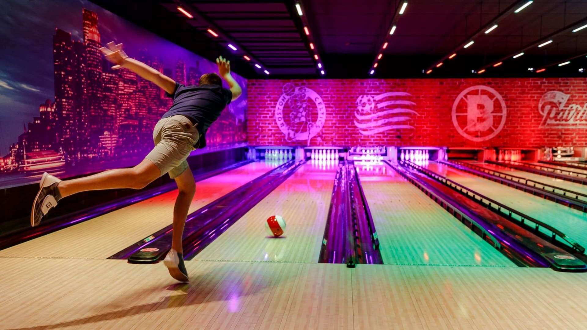 Man speelt bowling bij O'Learys Gent