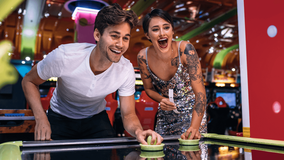 Man & vrouw Op Date  In De Gamehal Bij Olearys